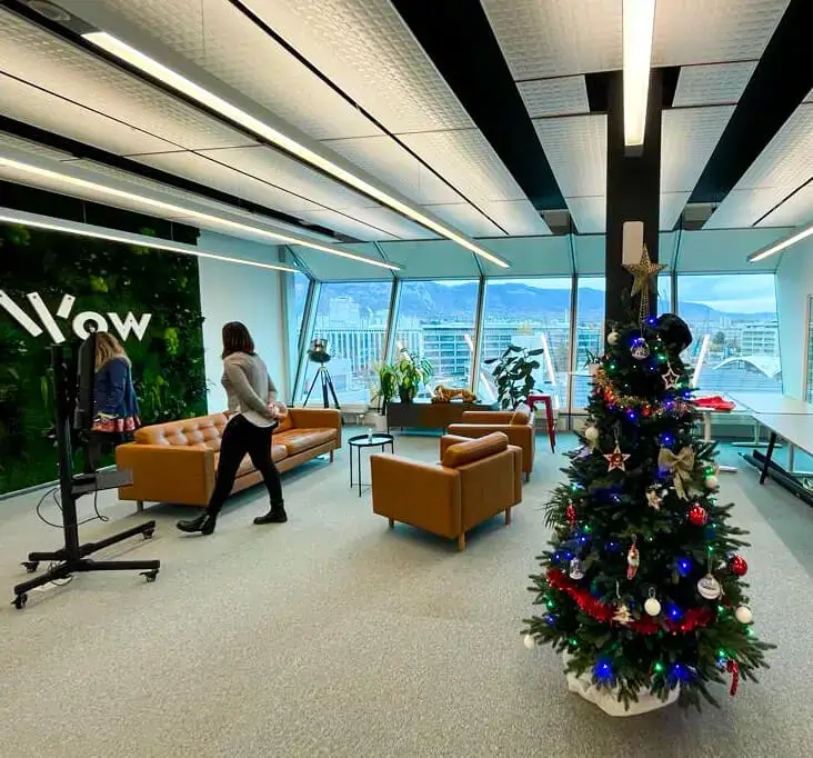 Votre agence événementielle en Haute-Savoie s'occupe des événements sur mesure en entreprise de la soirée de Noël pour l’entreprise Wow Geneva.