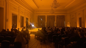 Votre agence événementielle à Annecy s'occupe des événements professionnels, les Concerts Candlelight, de l'entreprise Fever.