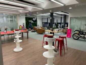 Votre agence événementielle en Haute-Savoie s'occupe des événements sur mesure en entreprise de la soirée de Noël pour l’entreprise Wow Geneva.