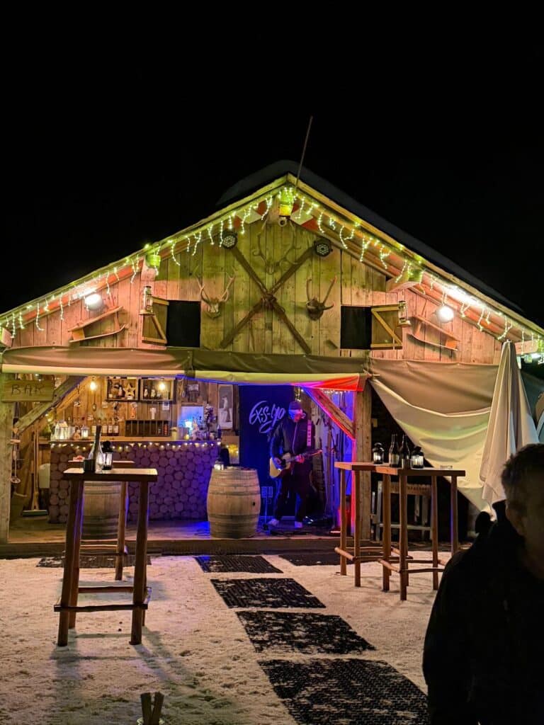 Soirée de fin d’année Salomon : randonnée raquettes et dîner savoyard à 1 600 m d’altitude soirée de fin d'année entreprise salomon randonnée raquette et dîner savoyard