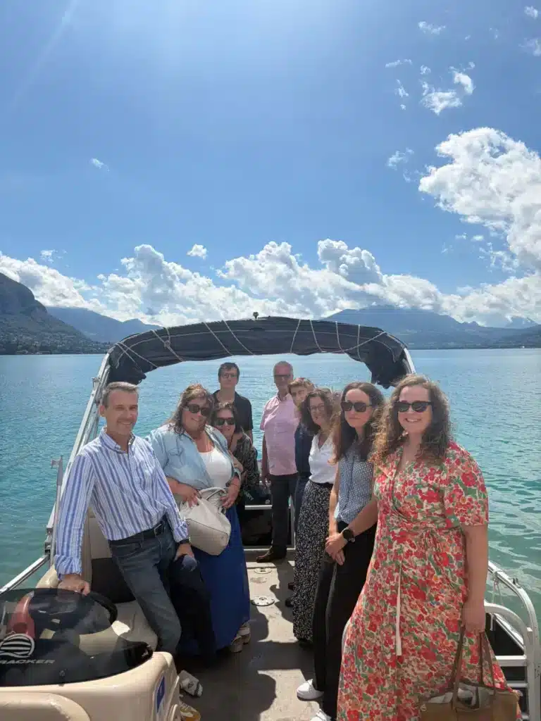 Croisière privative sur le lac d'Annecy : une journée team building pour Foncia WhatsApp Image 2026 08 31 at 18.13.50