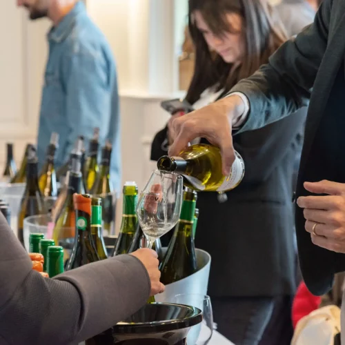 Votre agence événementielle à Annecy s'occupe des événements professionnels sur mesure du salon du vin pour l’entreprise Emovini.
